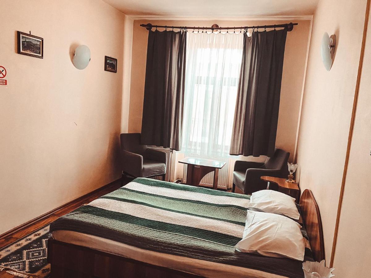 Vila Royal Hotel Sighetu Marmaţiei Esterno foto