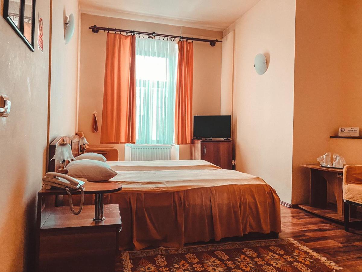 Vila Royal Hotel Sighetu Marmaţiei Esterno foto